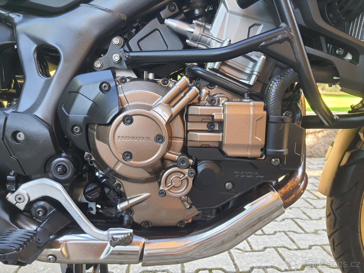 Honda CRF 1000 L Africa Twin ABS - DCT - SUPER STAV + VÝBAVA - 19