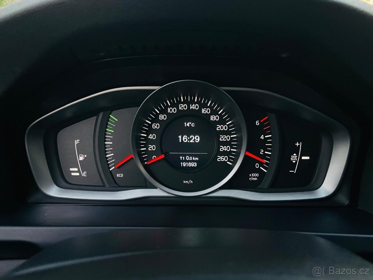 Volvo V60 2.0D3 5VÁLEC MANUÁL LED VÝHŘEV SENZORY - 19