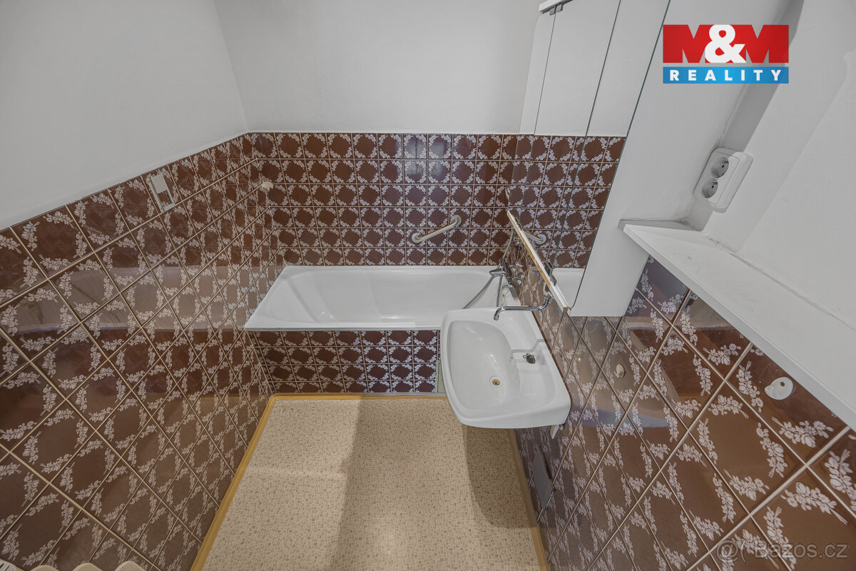 Prodej bytu 2+1+hala, 77 m², Praha 9, ul. Pod Strojírnami - 19