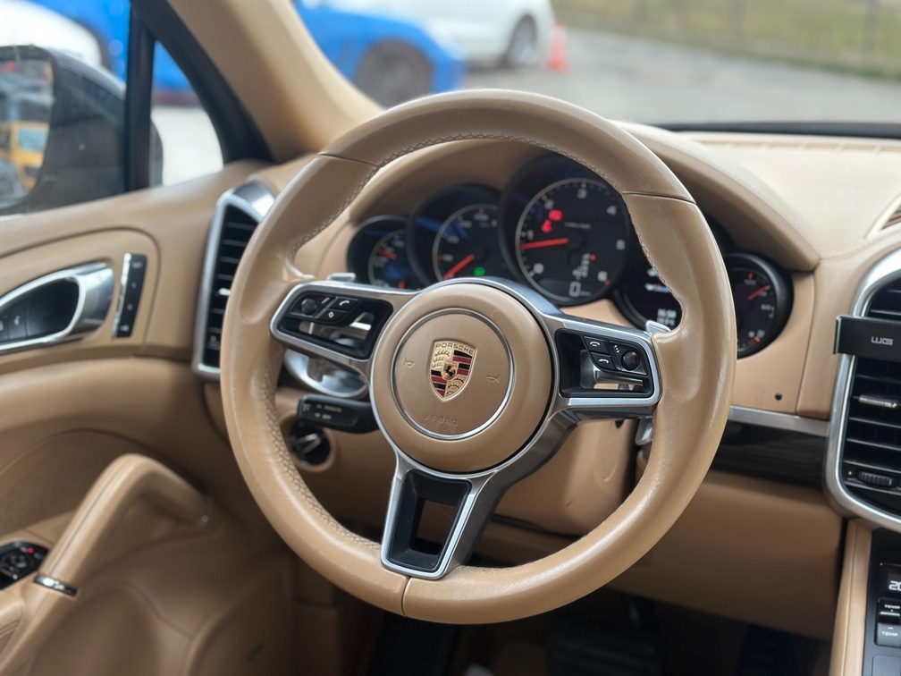 Porsche Cayenne 2016 - 19