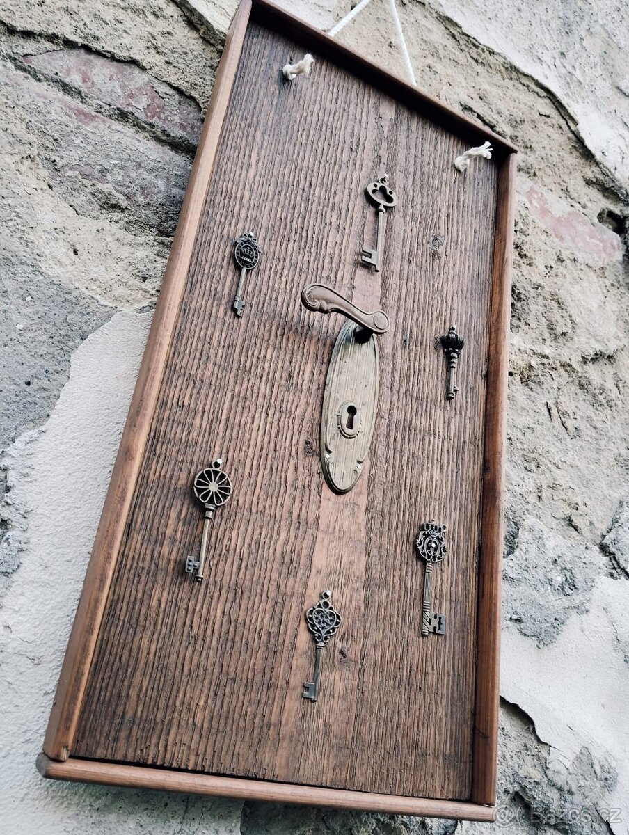 Věšáky, dekorace z masivu / Levně - 19