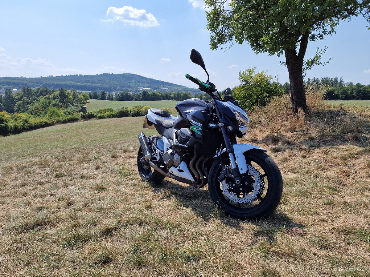 Kawasaki Z800E – 78 kW – bílá perleť + LeoVince – TOP stav - 19