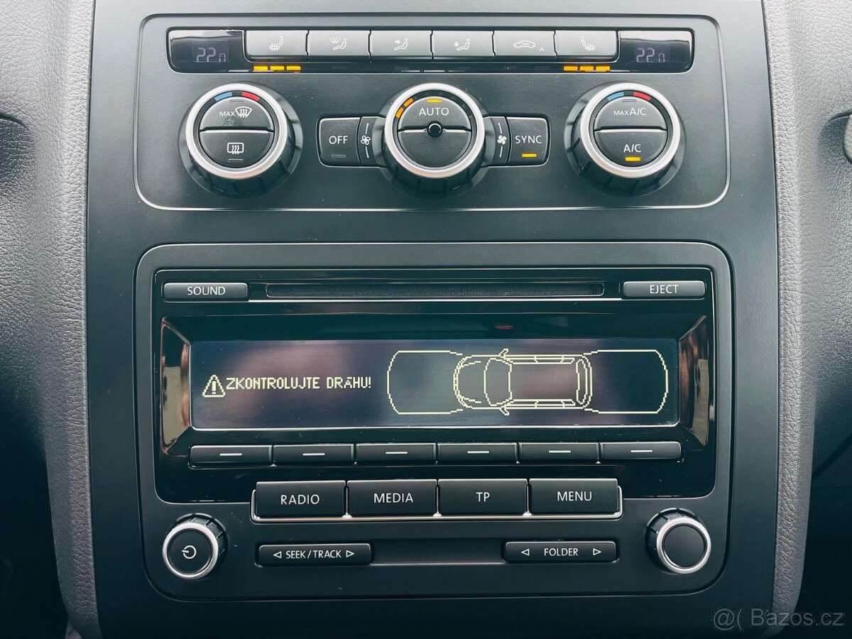 Volkswagen Touran 1.4TSI MANUÁL 7MÍST VÝHŘEV SERVISKA - 19