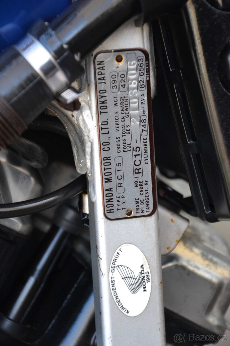 Honda VF 750F – RC15 - 19