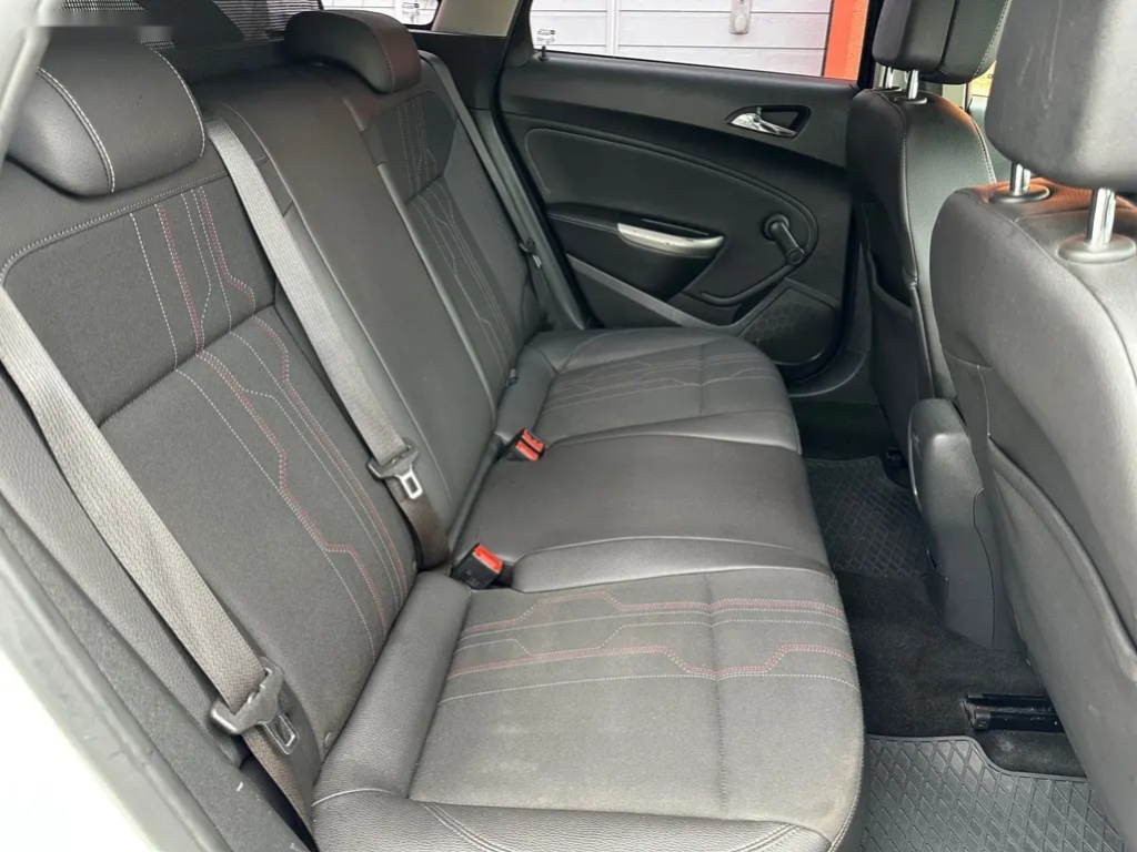 Opel Astra, 1.4 T 103KW NAVI,BI-XENON - 19