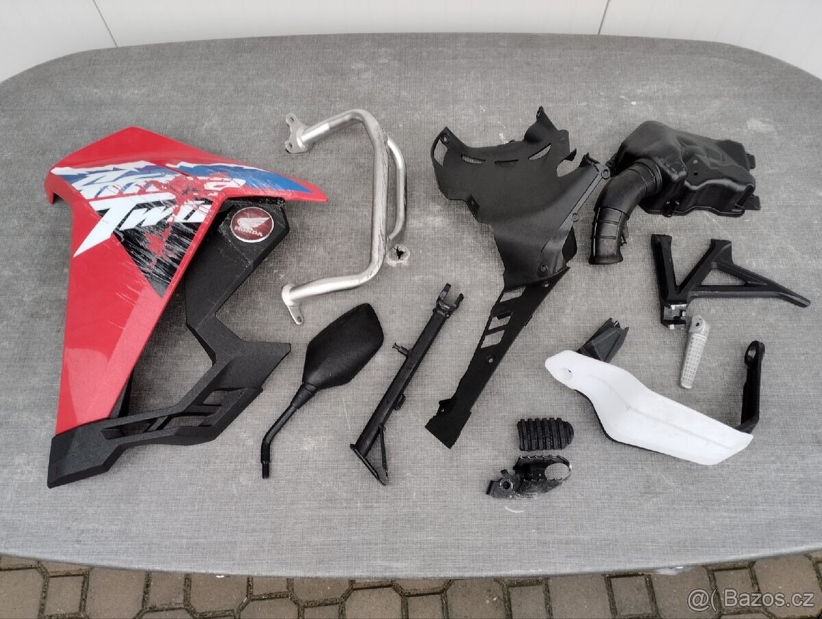 Nádrž Honda Africa Twin 1100 + poškoz. díly - 19