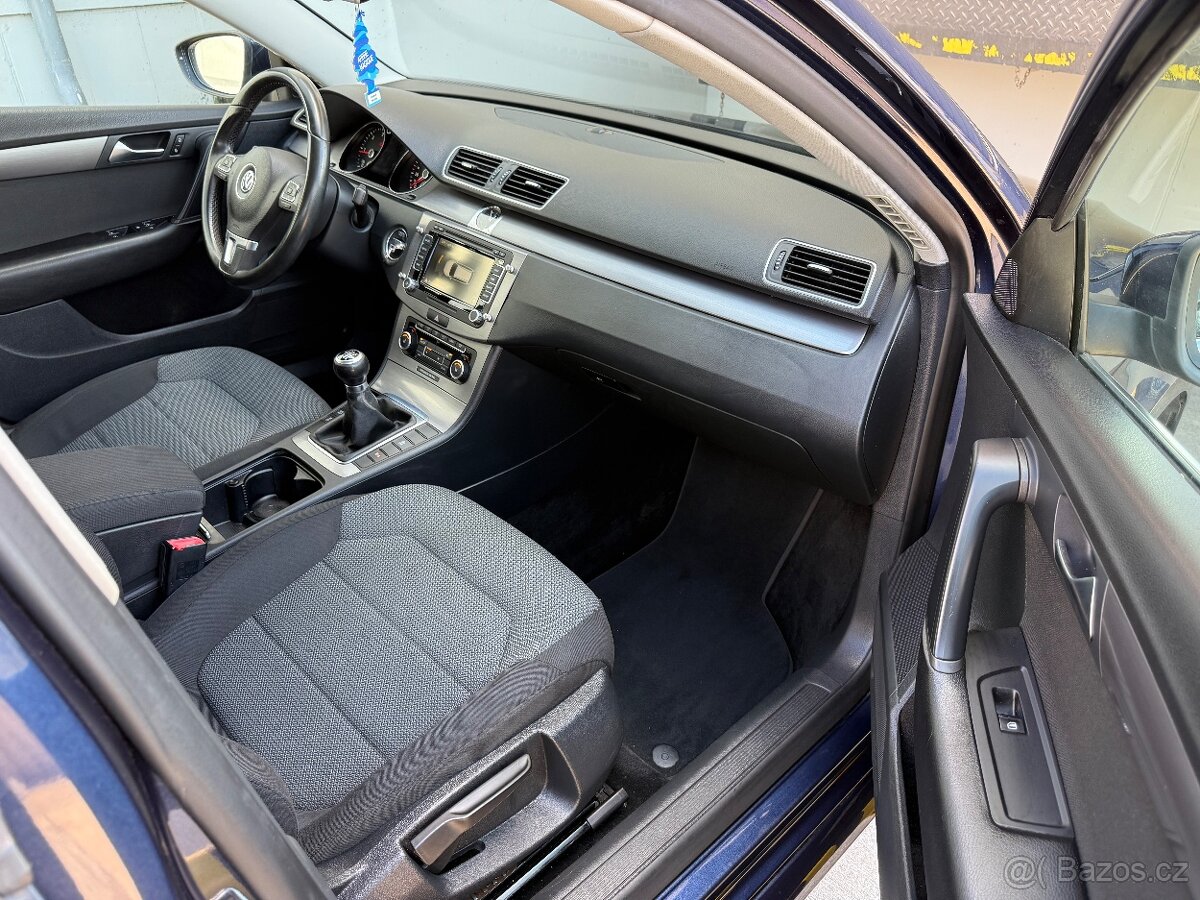 Volkswagen Passat 2,0 TDI 103kW LED ALU ACC 1.MAJITEL - 19