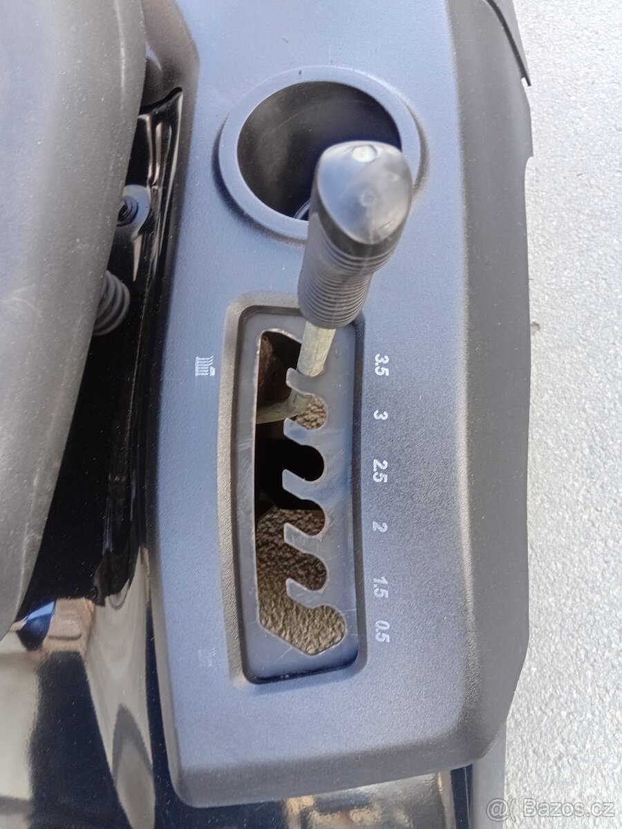 Prodám zahradní traktor Hurricane - 19