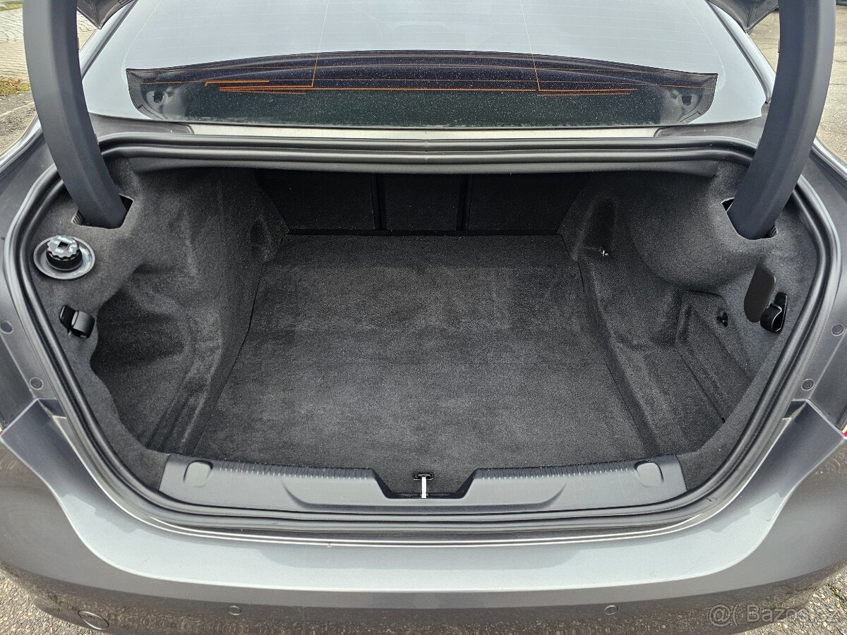 JAGUAR XE 2019 2.0D 132kW,VÝHŘEVY,NAVI,TEMPOMAT,SERVISKA - 19
