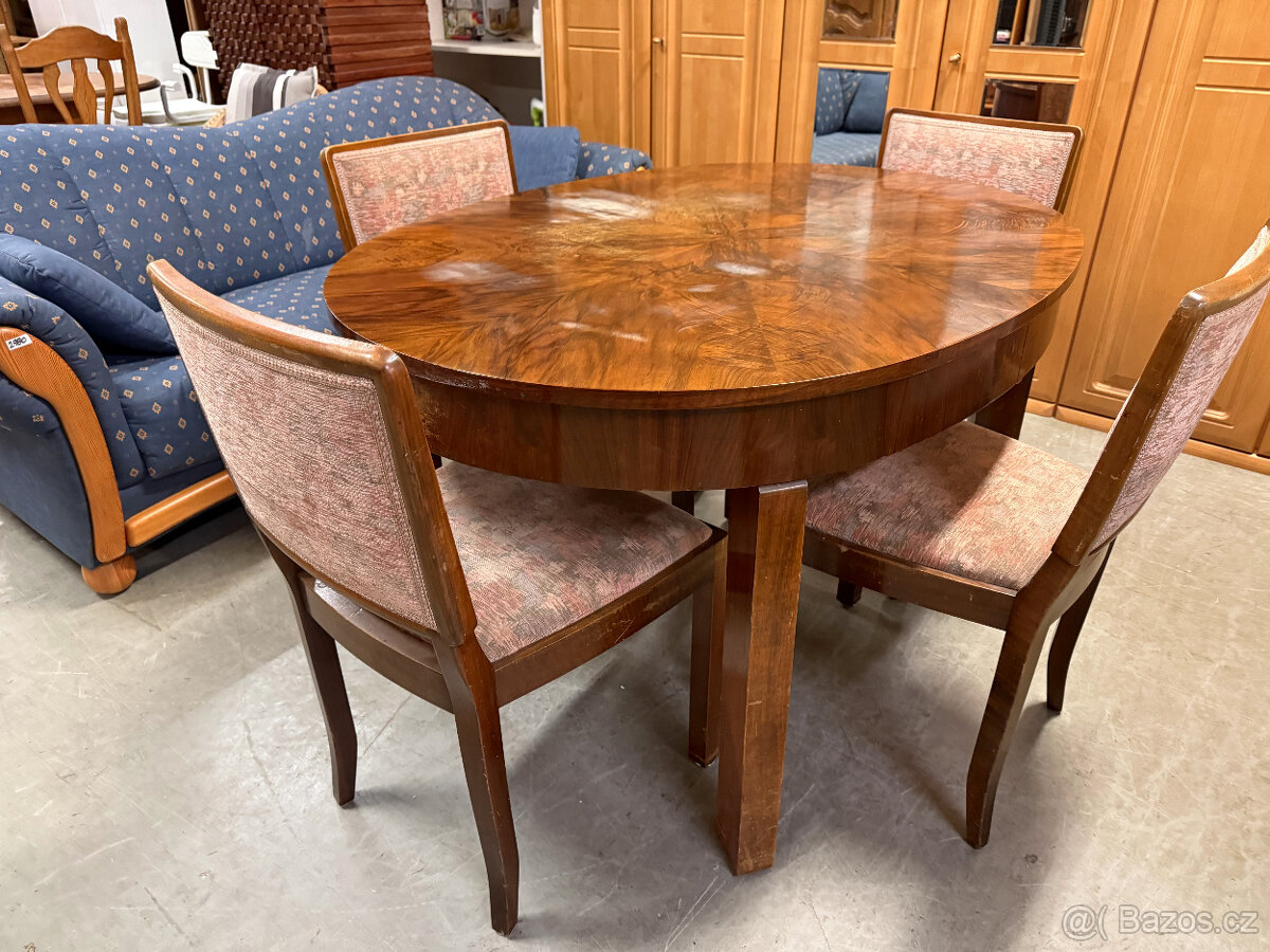 Rozkládací jídelní oválný stůl a čtyři židle - 19