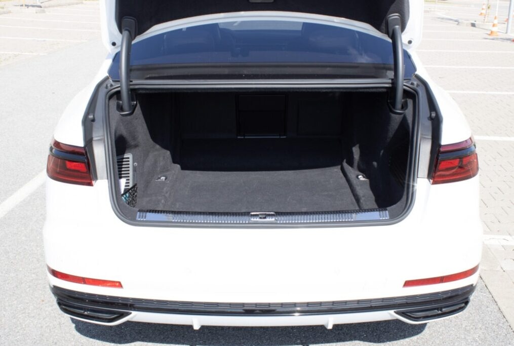 Audi A8 55 TFSI z roku 2022 - 19