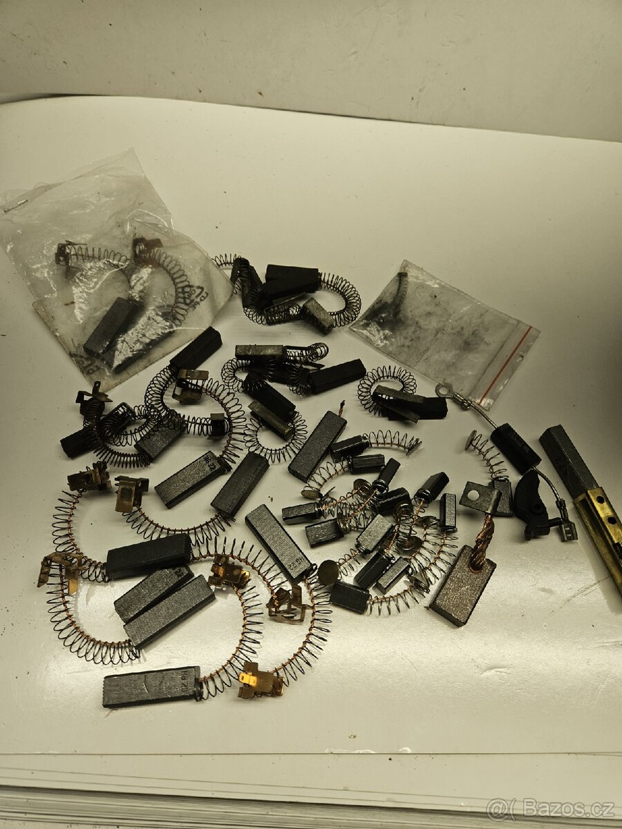 RÚZNÉ METLY A HÁKY - 19