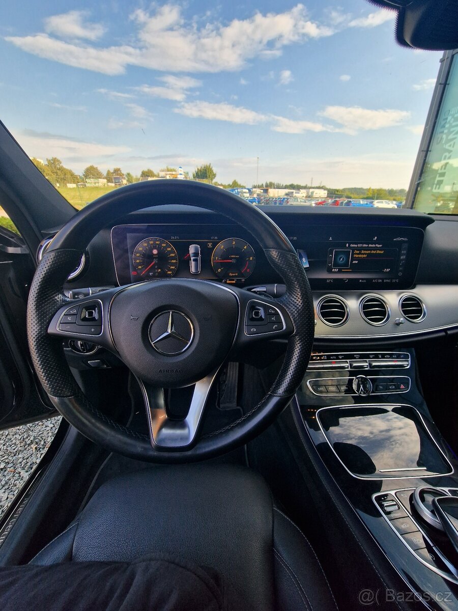 Mercedes-Benz E220d, kombi, panorama, Webasto, tažné, kůže - 19