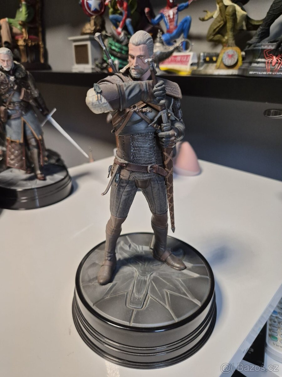 SOCHY WITCHER III WILD HUNT- DARK HORSE - 19