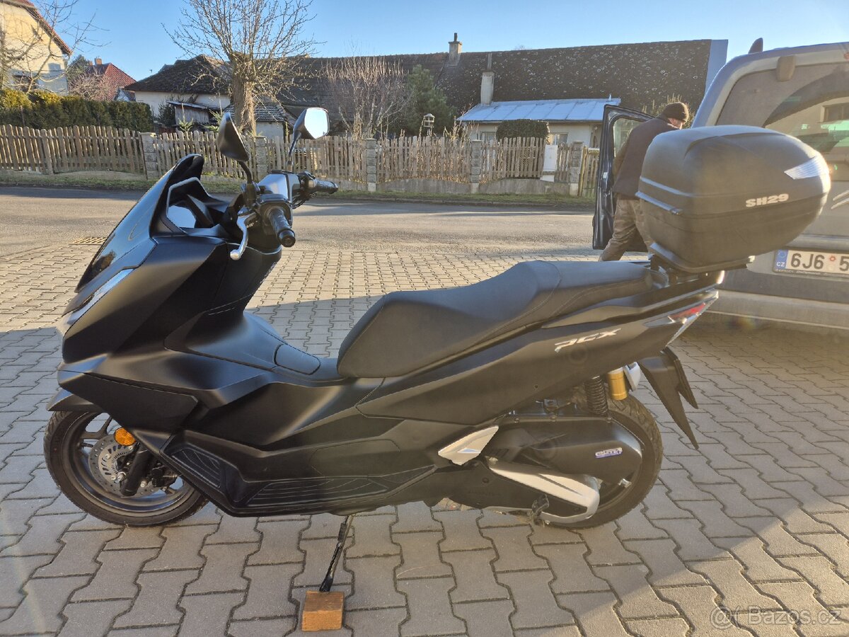 Prodám HONDA PCX125 DX, r. v. 2025, ABS, TC, ČR, 2015km - 19