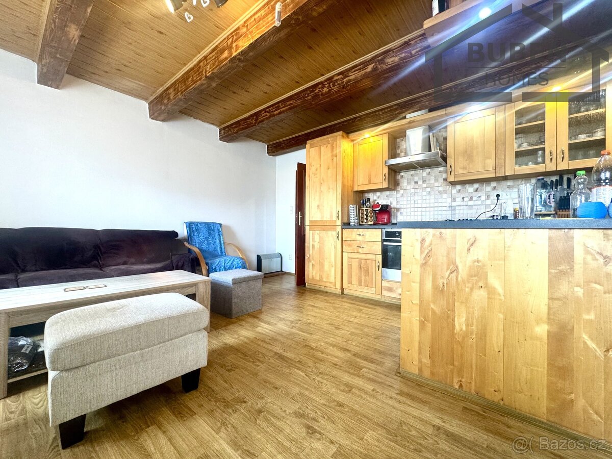 RD 4+kk po rekonstrukci se stodolou, bazénem a zahradou 757 - 19