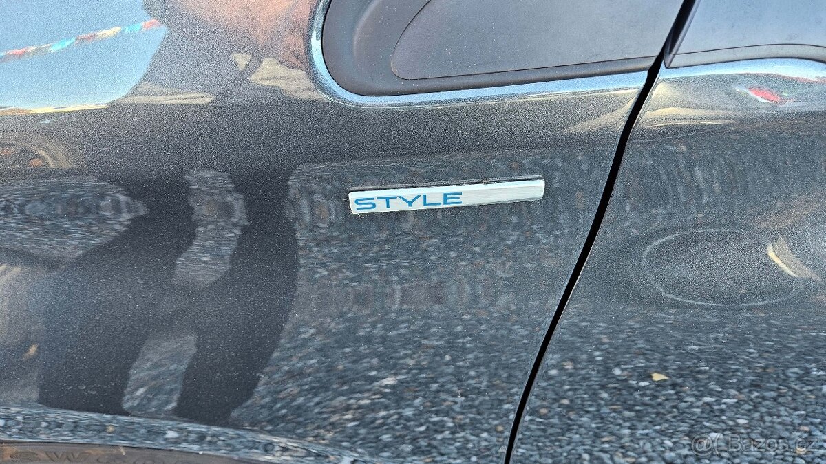 PEUGEOT 208 1,6 HDI STYLE - 19