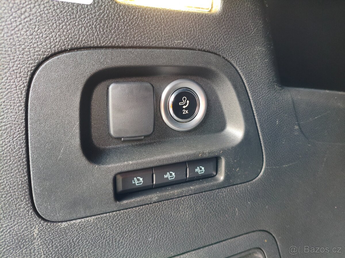 Ford S-MAX 2.0 Tdci 140Kw Titanium 4x4 r.v.2019 nové v ČR - 19