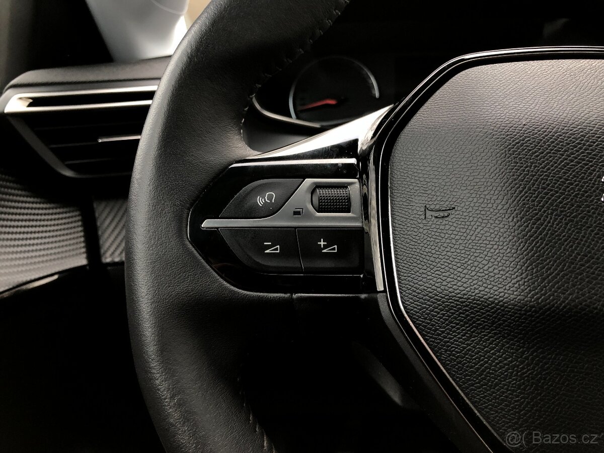 PEUGEOT 208 1.2 PureTech ALLURE - 19