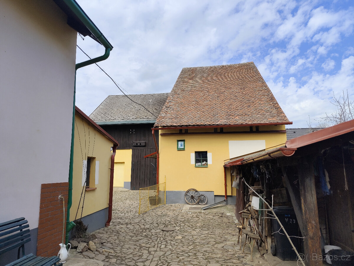 prodej 1/2 Domu + velká zahrada a garáž k tomu. - 19