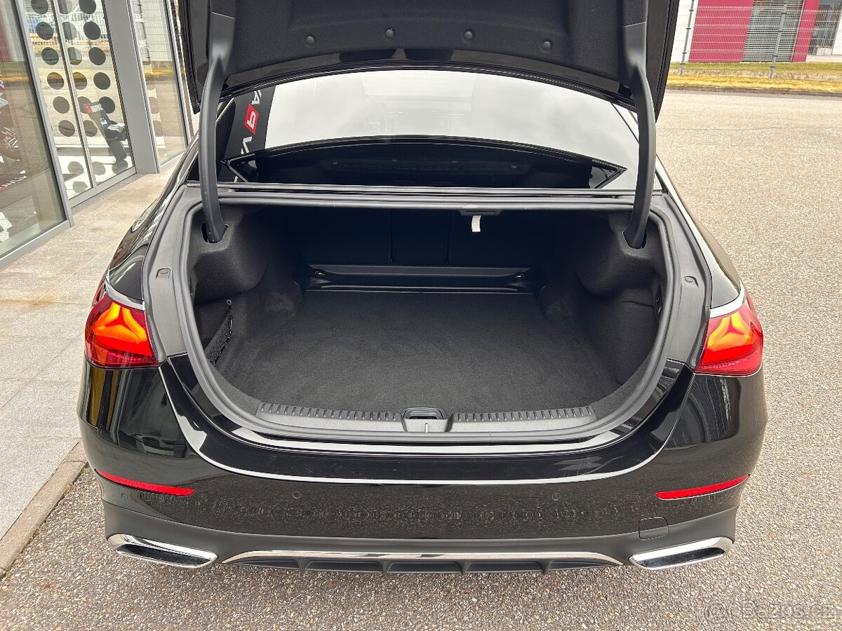 Prodám Mercedes-Benz E 220d 4MATIC AMG, záruka - 19