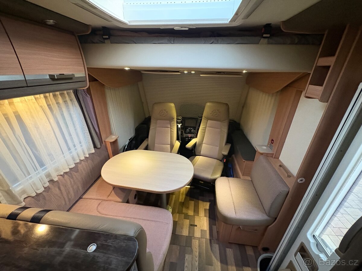 Obytný automobil Knaus Sky 700 - 19