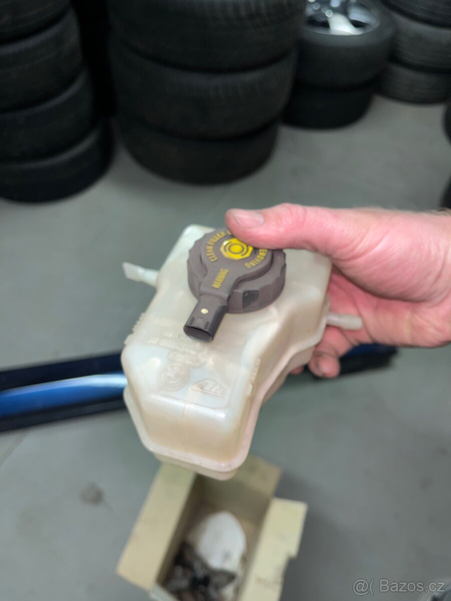 Náhradní díly bmw 1 e81,e82,e87,e88 benzin 3 E90,91,92,93 X1 - 19