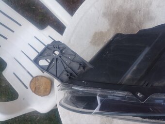 Peugeot 308 P5 t10 plast nárazníku - 19