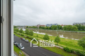 Prodej prostorného cihlového bytu 3+kk v nejžádanější lokali - 19