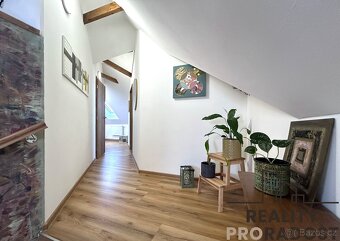 Rodinný dům 7+kk, který má styl, srdce i garáž – Kuchařovice - 19