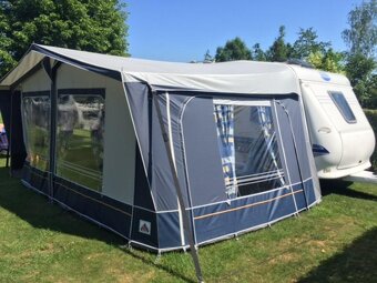 Prodám karavan Hobby 460 ufe,r.v.2004 + mover + předstan. - 19