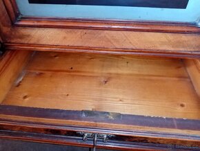 Starožitná skříň s hudebními motivy - 19