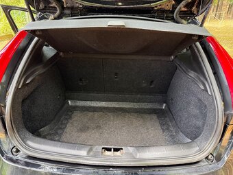 Volvo V40 D3 110 kW, 2017, 1. majitel, nezávislé topení - 19