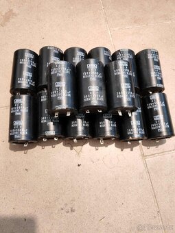 ELEKTROLYTICKÉ KONDENZÁTORY - 19