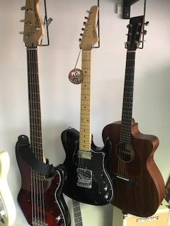 Akust. a el. kytary 6 a 12, ukulele, španělky a comba+efekty - 19