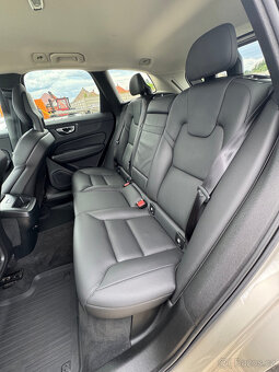 Volvo XC60 D5 Momentum AWD A/T - 19