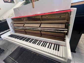 Bílé piano Petrof ve velmi dobrém stavu, PRODÁNO - 19