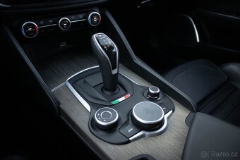 Alfa Romeo Giulia 2.0 Turbo Veloce AT AWD - AJ NA SPLÁTKY - 19