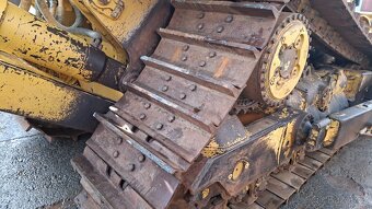 CAT D8T - 19