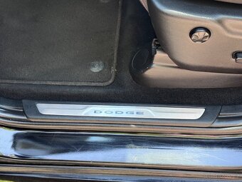DODGE DURANGO 5.7 R/T / 6 míst / - - 19