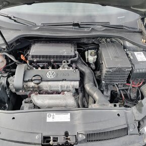 Volkswagen Golf, KRASNY,105TKM,SERVISKA,VYBAVA - 19