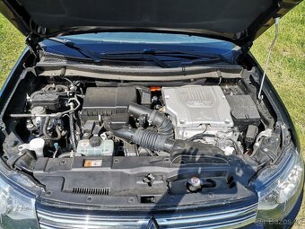 MITSUBISHI OUTLANDER PHEV HYBRID PLNÝ SERVIS - 19