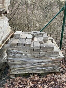 Stavební  materiál, dlažba, skruže, obrubníky - 19