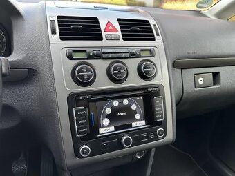 Volkswagen Touran 1.4 TSI 103kW Freestyle Navi Xenony 7 míst - 19