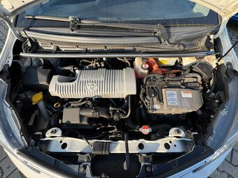 Toyota Yaris HYBRID 1,5 54 KW STK - 19