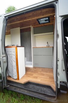 Iveco Daily obytná dodávka - 19