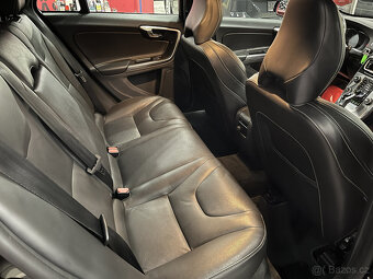 Volvo V60 2.4 D4 AWD 140kW R-Design Momentum 2018 - 19