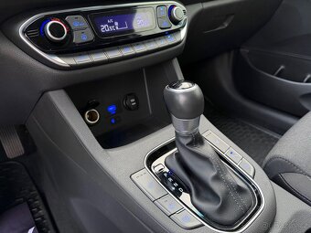 Hyundai i30 fastback 1.5 t-gdi 118 kw / 2022 - 19