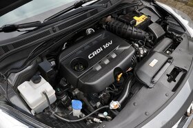 Hyundai i40 kombi 1.7 CRDi PREMIUM,NAVI,PANORAMA,KŮŽE,VÝHŘEV - 19