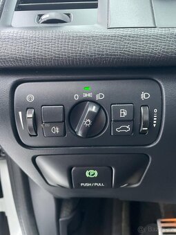 Volvo XC60 2.4 D5 151 kW • AWD 4×4 • R-Design • Manuál • - 19